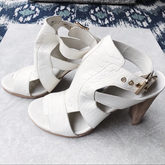 Stuart Weitzman White Snake Print Leather Sandal - Picture 4 of 6